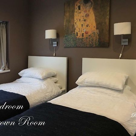 Vika Residence Deluxe Apartments Wednesbury Holiday Resort ภายนอก รูปภาพ