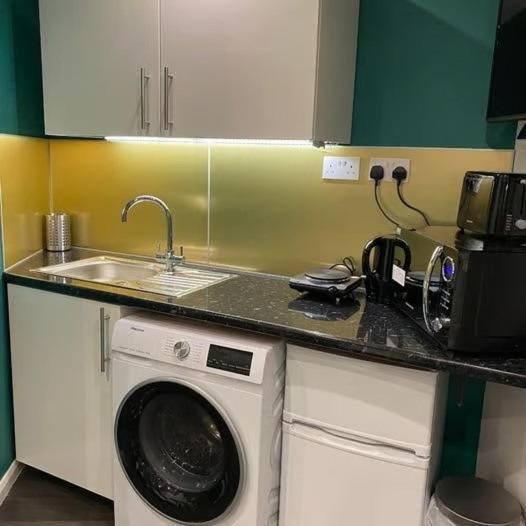 Vika Residence Deluxe Apartments Wednesbury Holiday Resort ภายนอก รูปภาพ