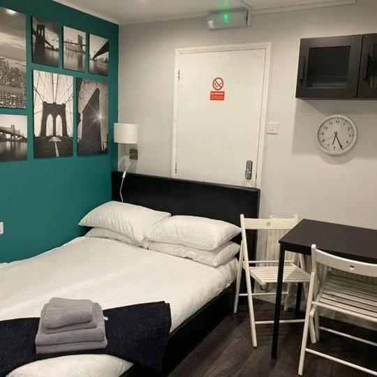 Vika Residence Deluxe Apartments Wednesbury Holiday Resort ภายนอก รูปภาพ